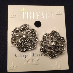 Clip earrings